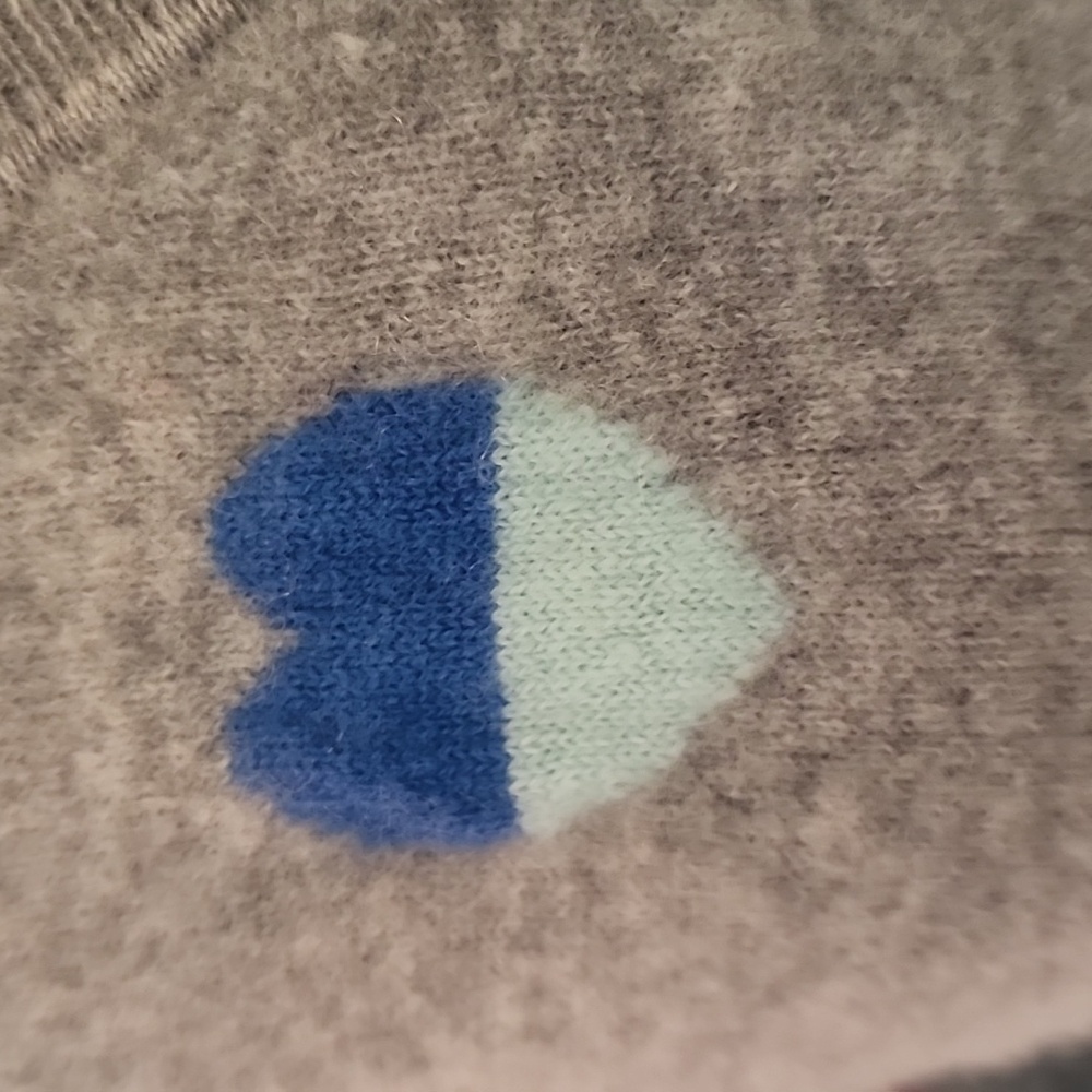 Cashmere vneck - Picture 4 of 6